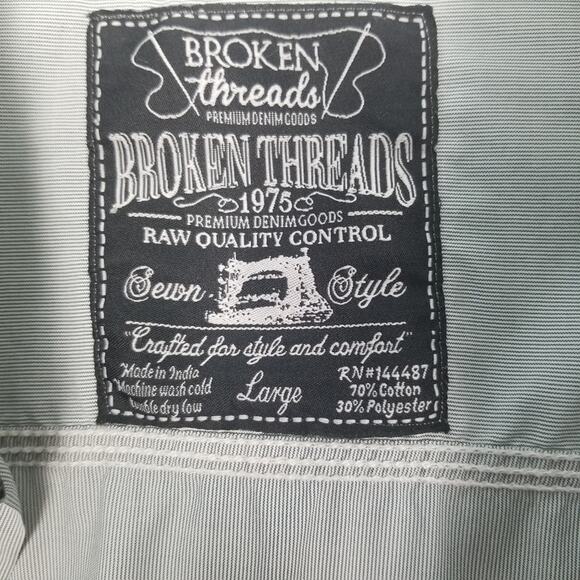 Broken Threads Men's Size L Gray & White Striped Short Sleeve Button-Down Shirt - Picture 3 of 4